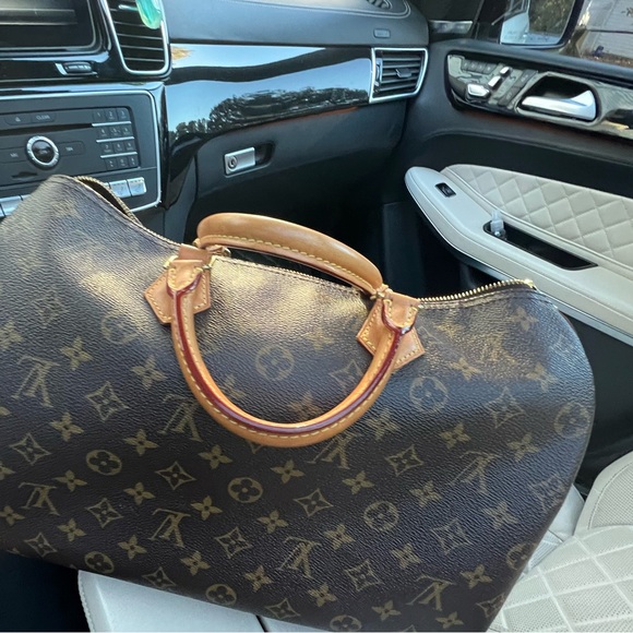 Louis Vuitton Speedy 35 in Monogram - Picture 9 of 17